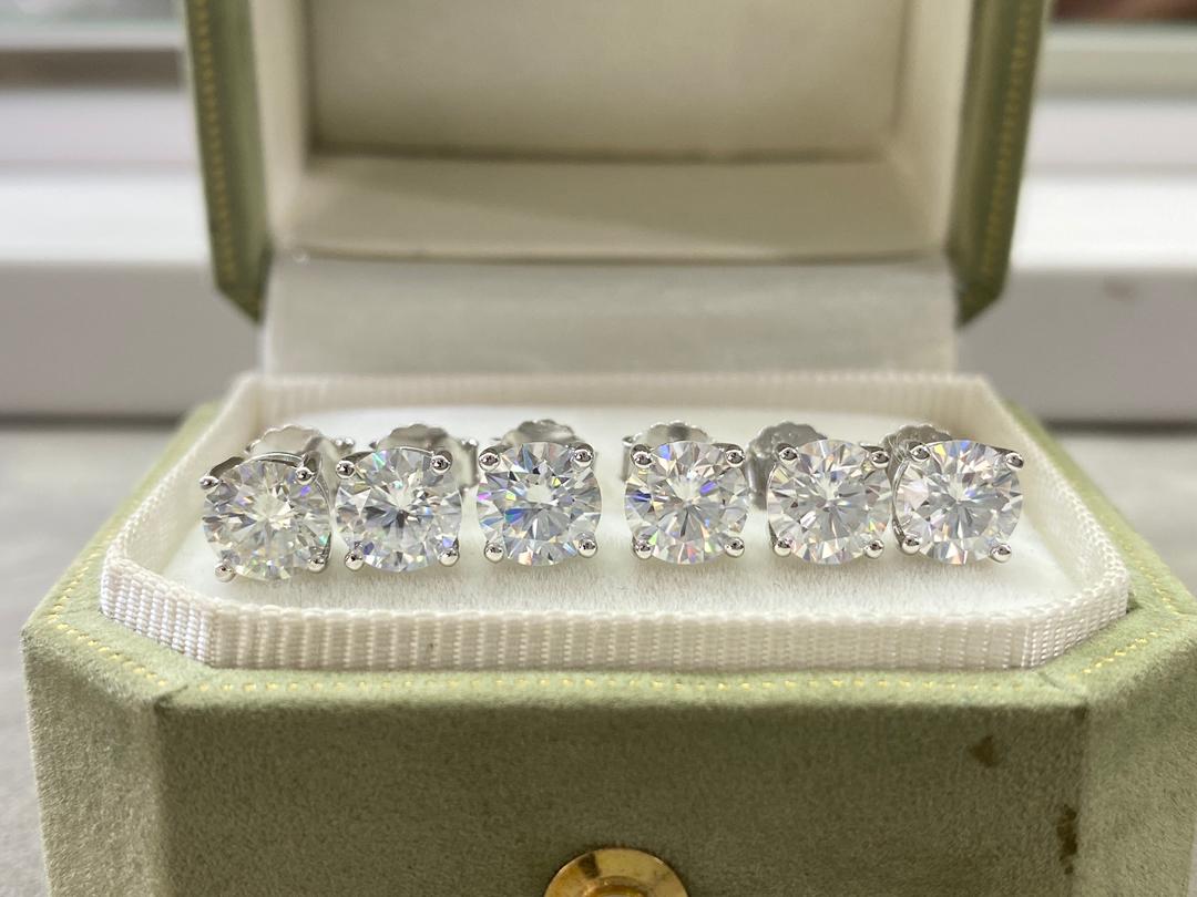 Unisex Moissanite Stud Earrings